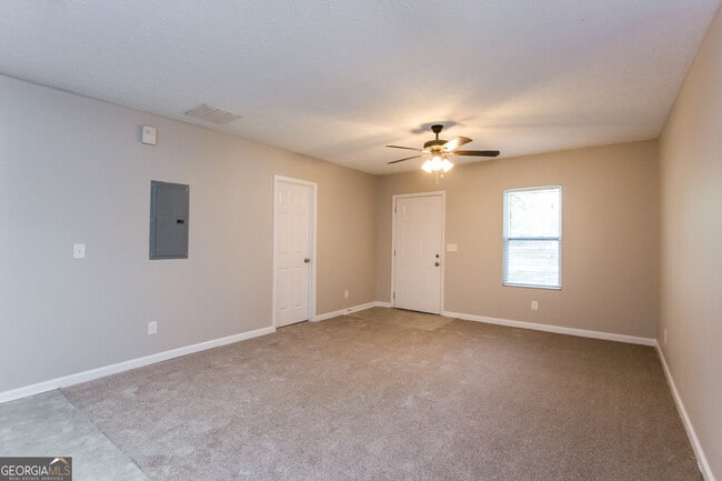 Photo - 120 Hemphill School Rd NW