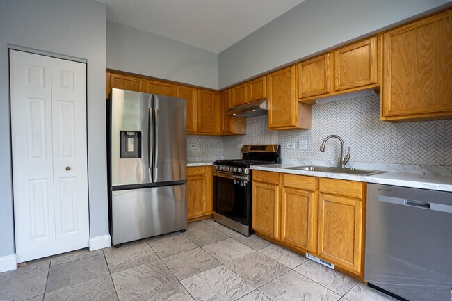 Photo - 2837 Oakmont Dr