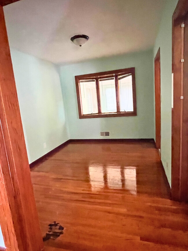 Photo - 1523 3rd St E