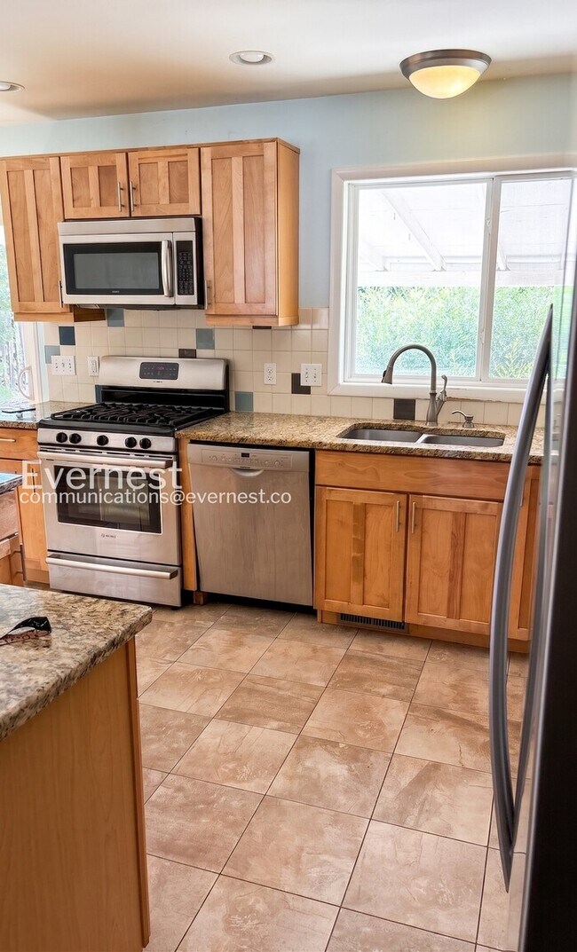 Photo - 380 Martin Dr