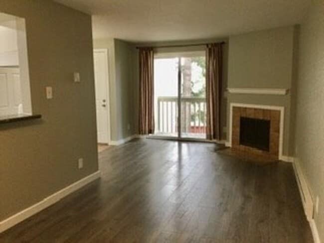 Photo - Cute and Upgraded Condo in Redmond!