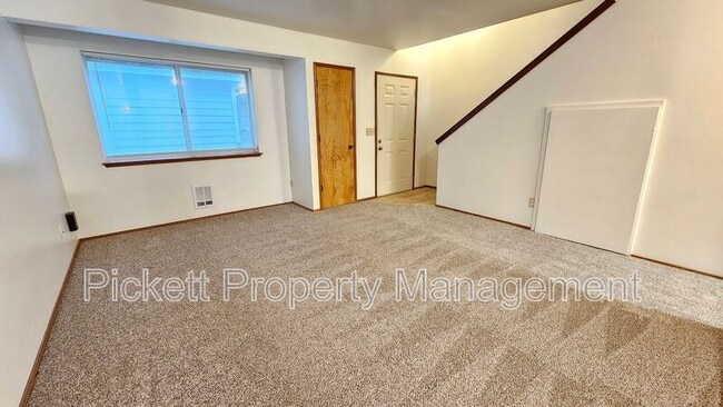 Photo - 1334 NE Jasmine Ln