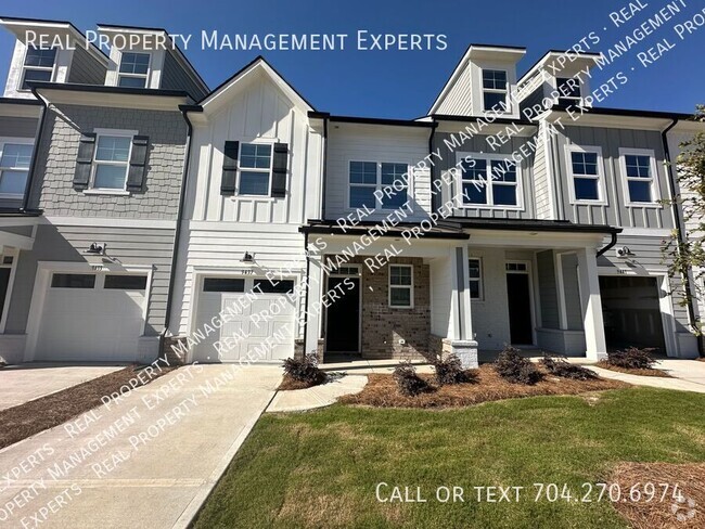 Building Photo - Modern 3BR/2.5BA Townhouse in Charlotte!