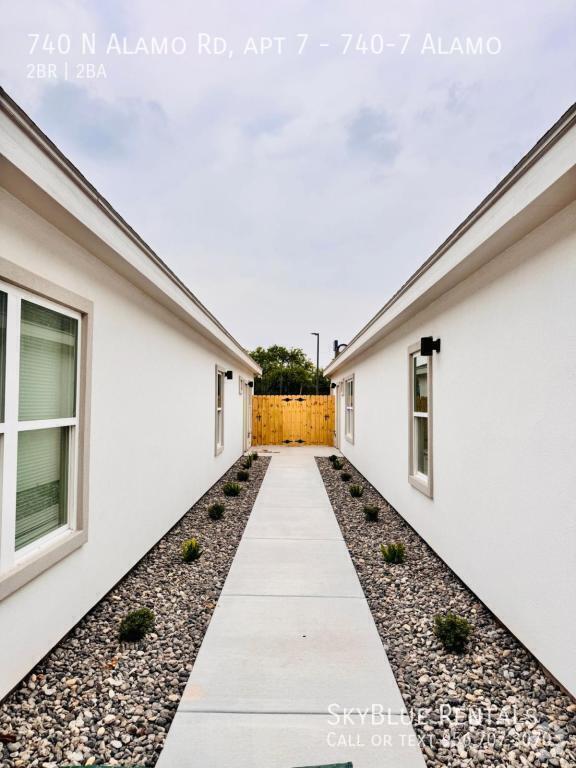 Building Photo - 740 N Alamo Rd Unit 740-7 Alamo Rental