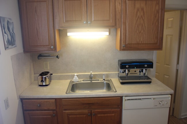 Photo - 700 Lindley St