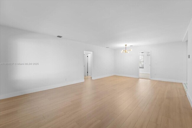 Photo - 1240 NE 138th St