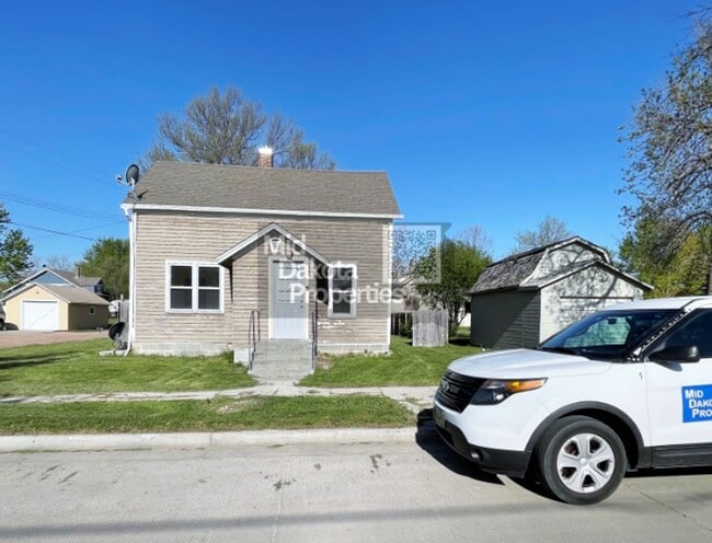 Building Photo - 403 S 1st- 3 bedroom house in Parkston
