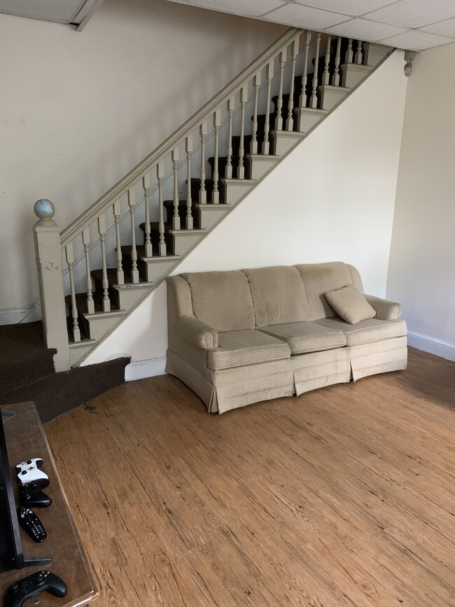 Spacious Living Area - 427 Taylor Ave Unit 427