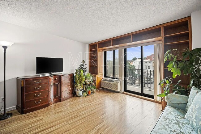 Photo - 25-40 Shore Blvd Unit 2e