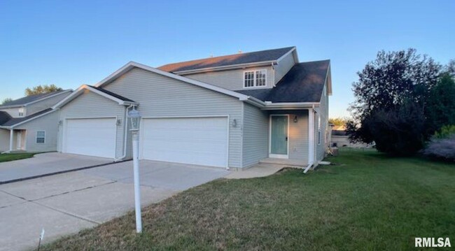 Building Photo - 1611 W Geneva Rd