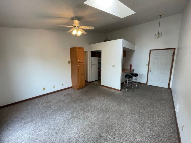 Leslie Manor Apartments