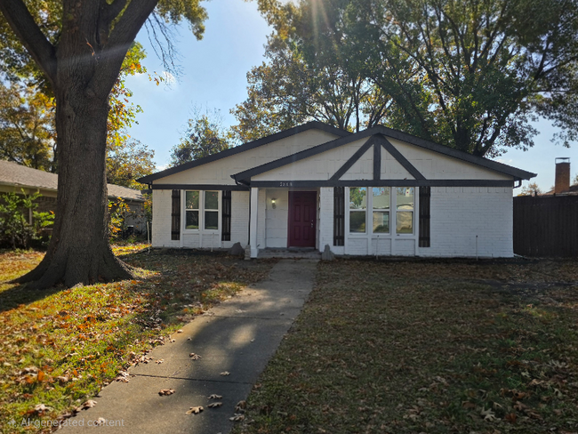 Building Photo - 2808 Charter Oak Dr