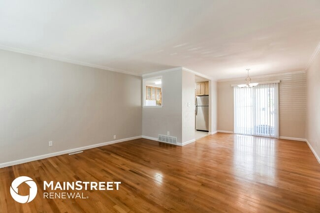 Photo - 508 E 109 St