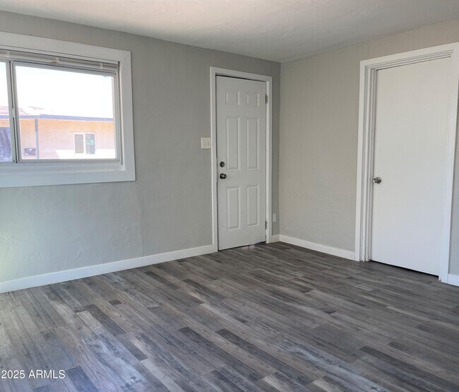 Photo - 1125 E Devonshire Ave Unit 7