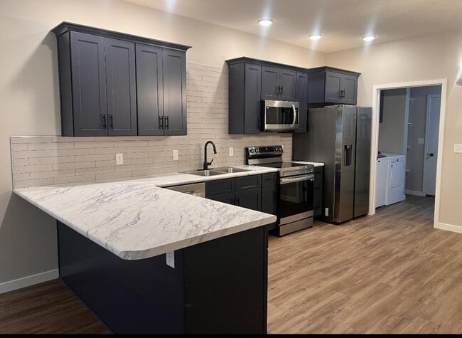 Building Photo - 2218 3rd St Rental