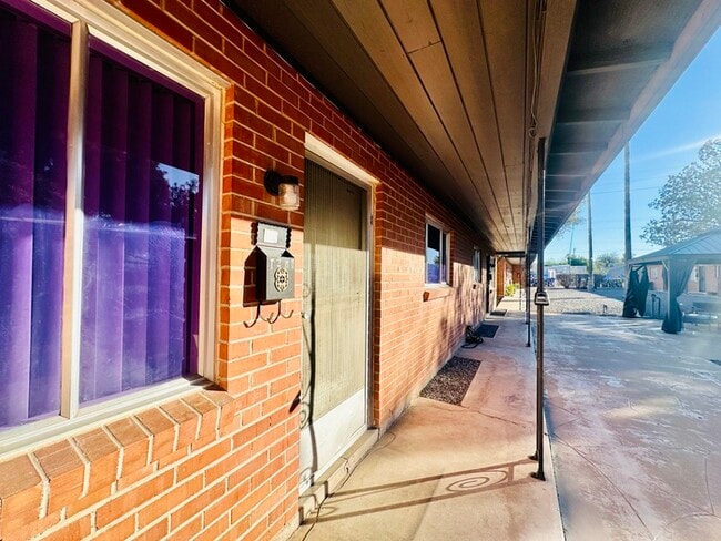 Building Photo - $400 Off Move In Special! Spacious 1 Bedroom with Hard Wood Flooring! Community Laundry and Off S...