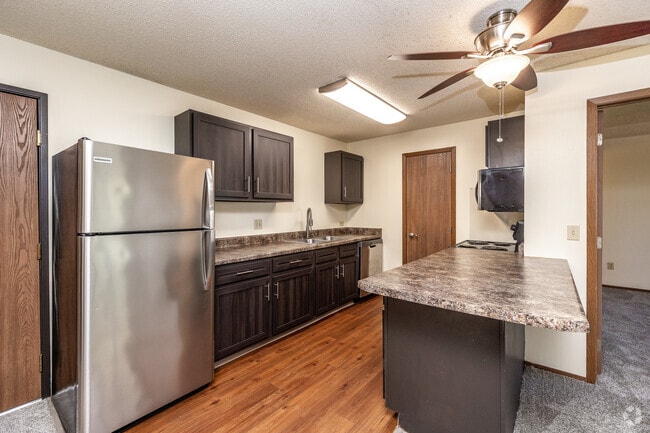 2BR, 2BA - 850 SF