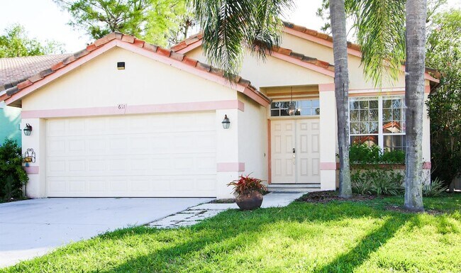 Photo - 661 Lake Wellington Dr