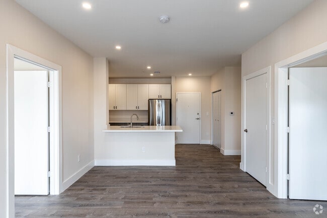 2 BR, 2 BA