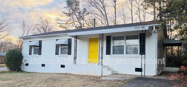 Photo - 601 Dundeen Dr