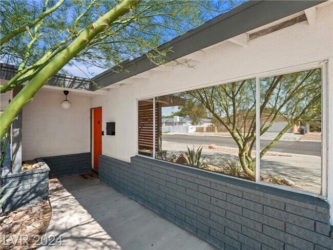 Photo - Spectacular Vintage 3Bed/2Bath Las Vegas h...