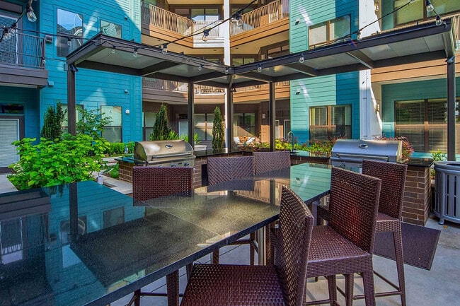 PearlWashington_ext_grill-3