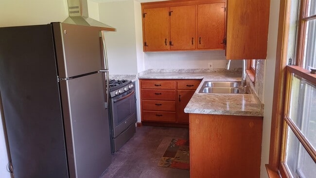 Photo - 335 Tolend Rd