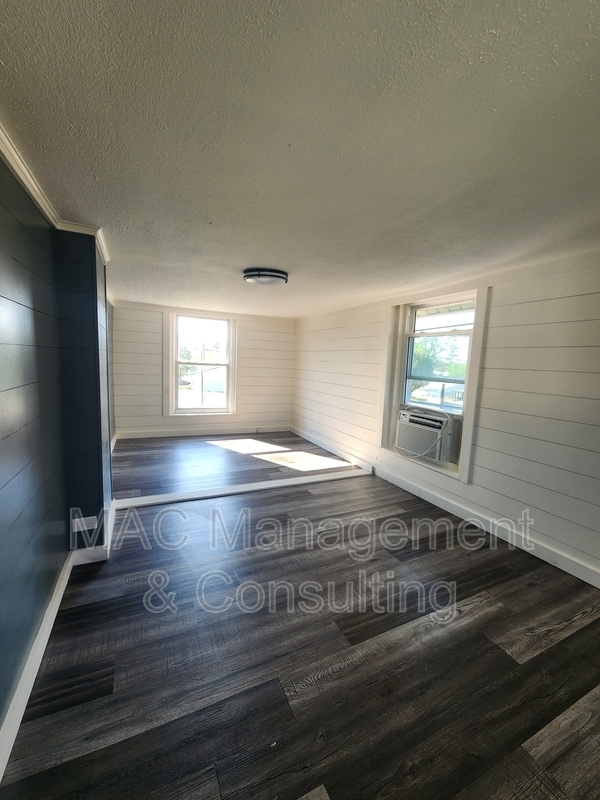 Building Photo - 228 S Walnut Ave Unit 4