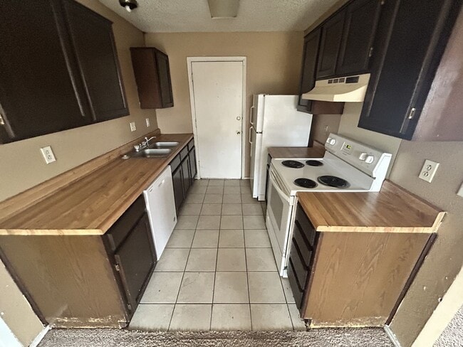 Photo - 2218 Hilltop Loop