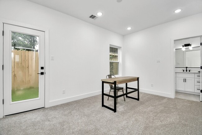 Photo - 4804 Elysian St