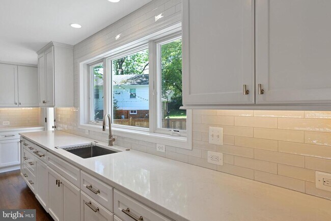 Photo - 5400 Williamsburg Blvd