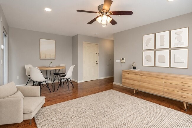 Photo - 135 38th St Unit 507