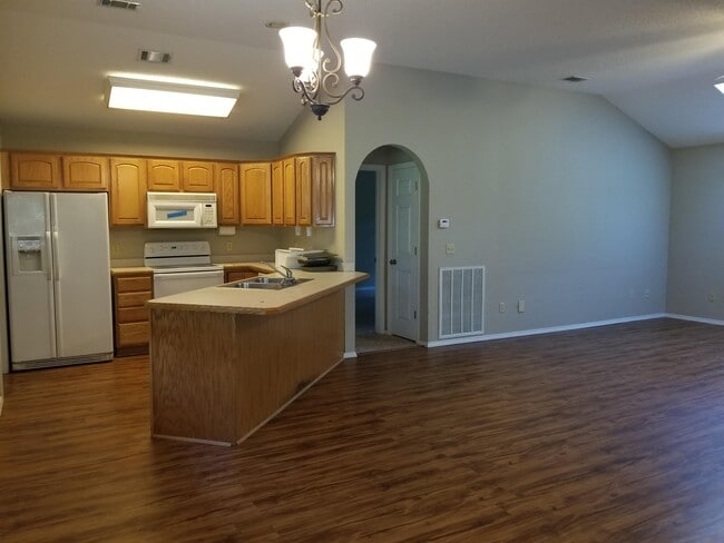 Photo - 18 Fairbrook Ln