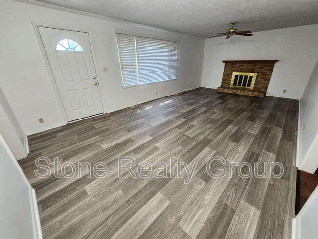 Photo - 7401 S Pine Hill St