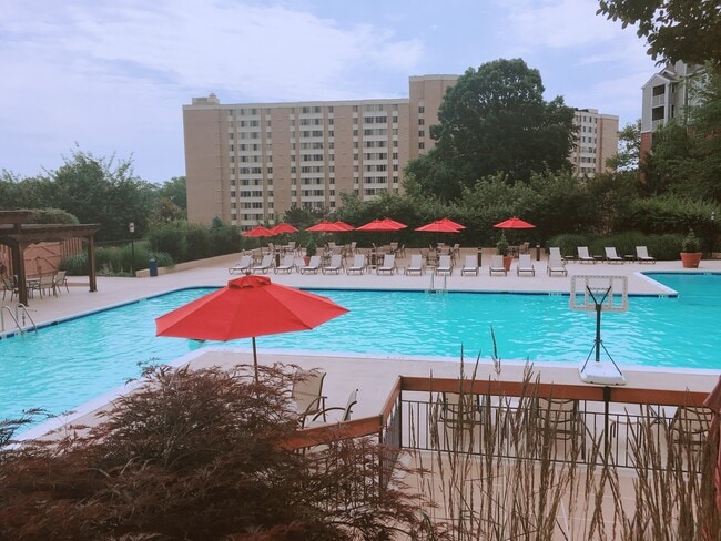 Photo - 5500 Holmes Run Pkwy