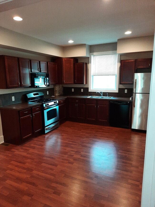 Photo - 569 Lovett Ave SE