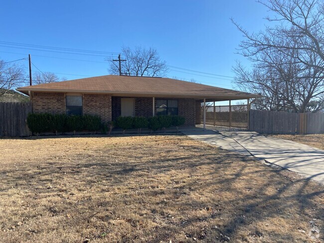 Building Photo - Large Yard, Near School Rental