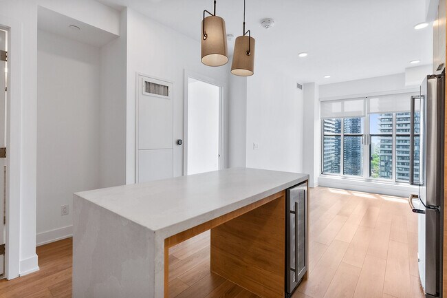 Photo - 200 Redpath Ave