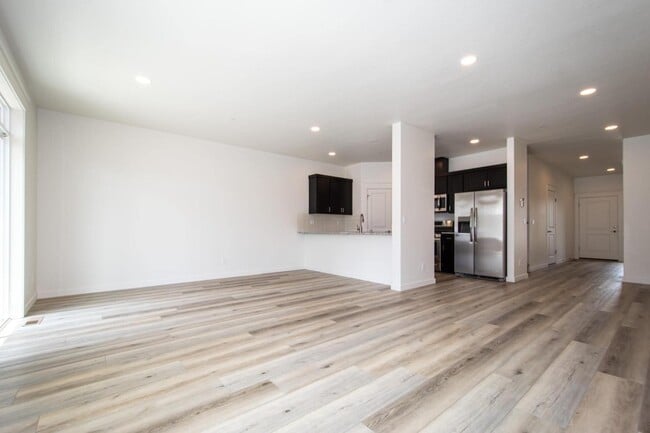 7618 NE 71st Pl