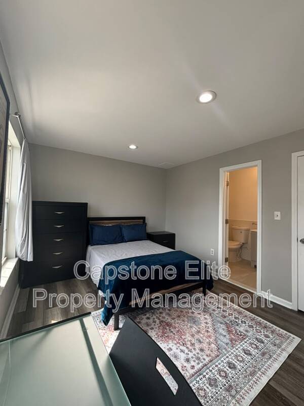 Photo - 20 Ashby Ln Unit 3 - Upstairs Master Bed Front