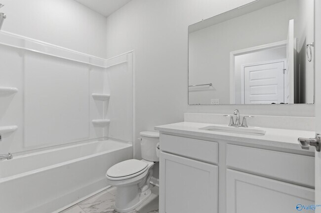 Photo - 15007 Greenleaf Dr