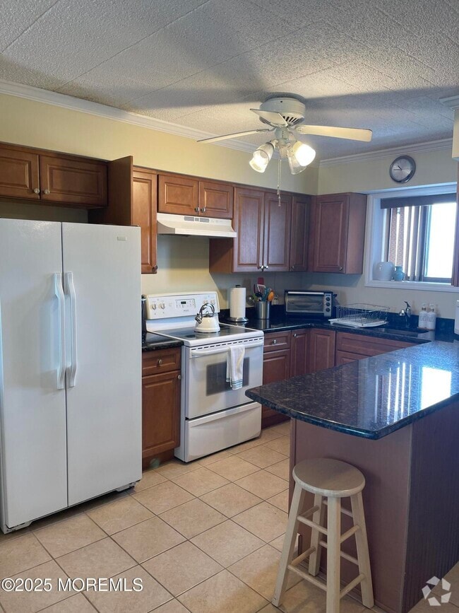 Building Photo - 51 Hiering Ave Unit B 16 Rental
