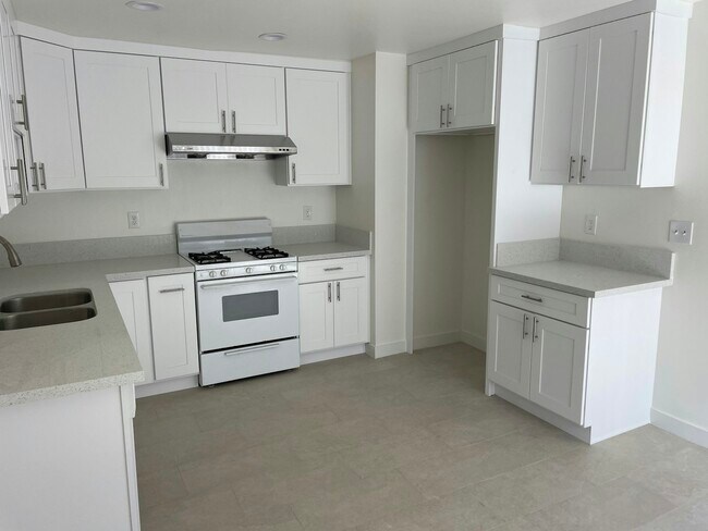 Photo - 8072 Constantine Dr