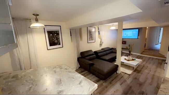 Photo - 1624 S Throop St