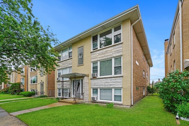 Building Photo - 7651 W Addison St Unit 1W