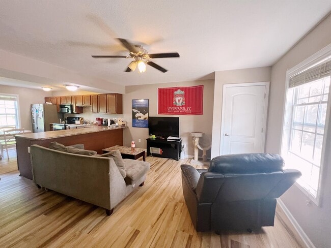 Photo - 1250 W Adams Hill Cir