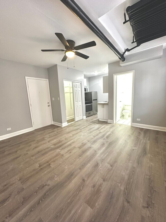 Sample 2 Studio Coming Available - October - 4241 Kenmore Apartments
