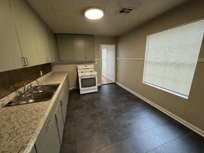Photo - 3 Bed, 1 Bath near the Tisdale