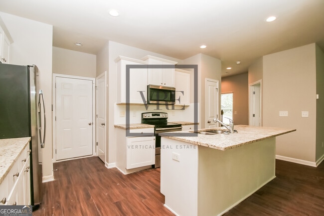 Photo - 133 Avonwood Cir