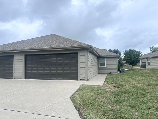 522 SE Maple Dr